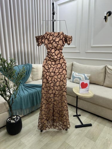 فستان دانتيل ترتر مبطن مع باربي