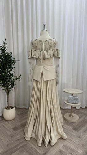 فستان باربي مع تطريز يدوي