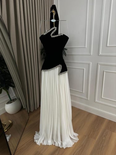 فستان صدريه جوخ مع اكسسوار كرستال وتنوره جورجيت مع...