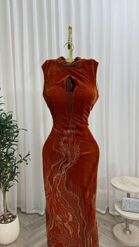 فستان مخمل إضافه إلى تل شك