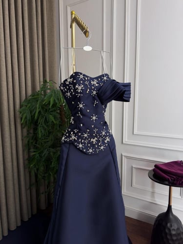 فستان تطريز يدوي مع ميكادو دبل كلوش