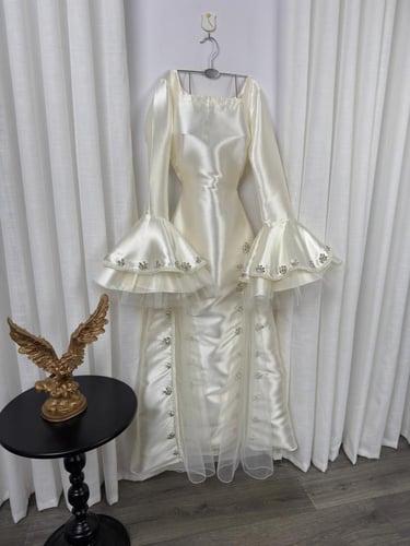 فستان ميكادو مع تُل كوري وتطريز كرستال ولولو راقي