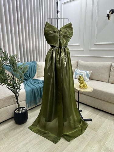 فستان باربي بتطريز يدوي مع اورجنزا لمعه كوري