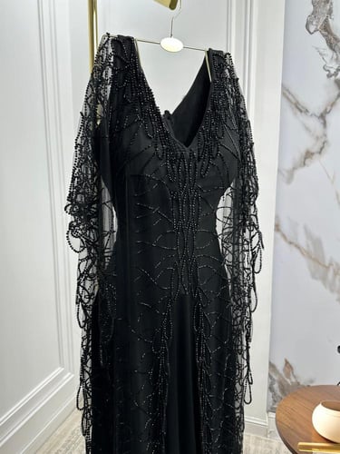 فستان شيفون مبطن مع تطريز يدوي