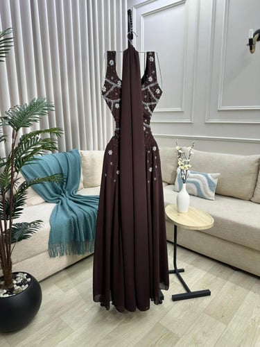 فستان جورجيت مع تطريز يدوي