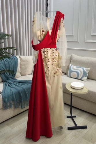 فستان باربي مع تُل تيواني وتطريز يدوي