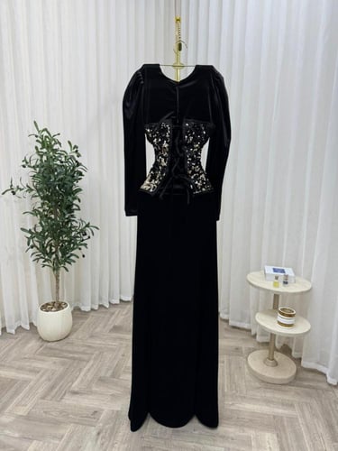 فستان مخمل مع صدريه ترتر مع تطريز يدوي