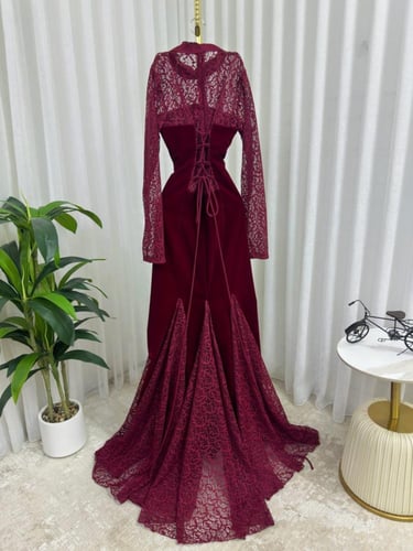 فستان جوخ ودانتيل