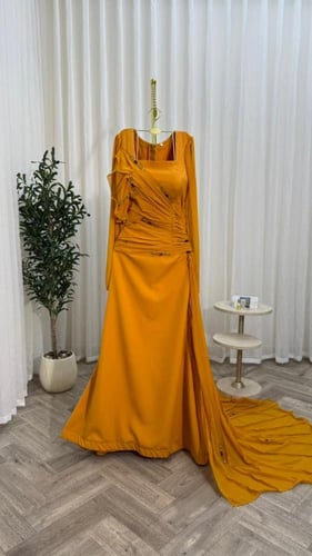 فستان باربي مع بليسيه وتطريز يدوي