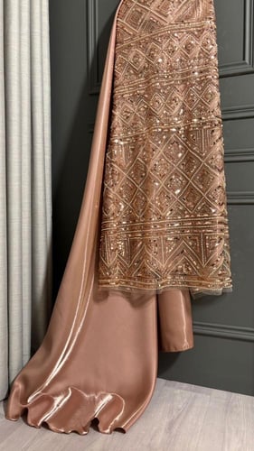 فستان كلفه مع ميكادو لمعه مزينه بفصوص ولولو