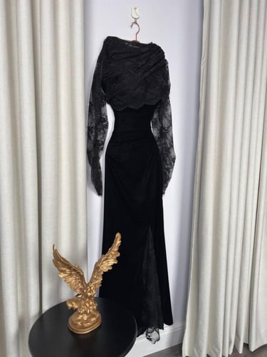 فستان مخمل كوري مع بطانه دانتيل