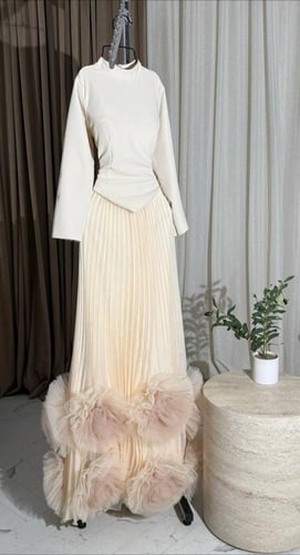 فستان باربي مع جازار بوليسيه وقماش ورد مع أكمام