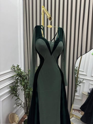 فستان مخمل وتل