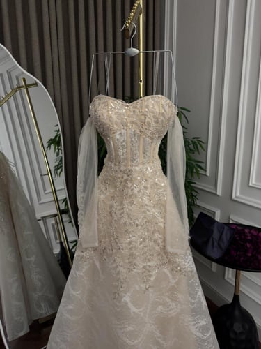 فستان سهره دانتيل وبطانه وجيبون كلفه تطريز