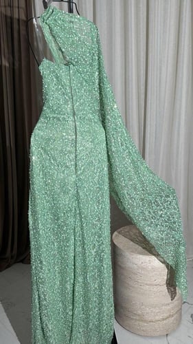 فستان دانتيل مع الكردانه