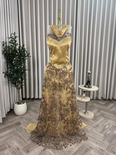 فستان تُل مطرز كمبيوتر مزين بفصوص لمعه مع تفته كري...