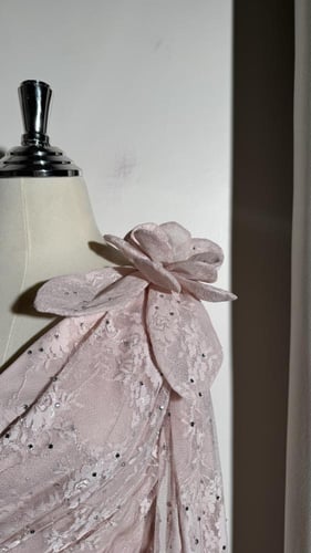 فستان دانتيل مطرز فصوص