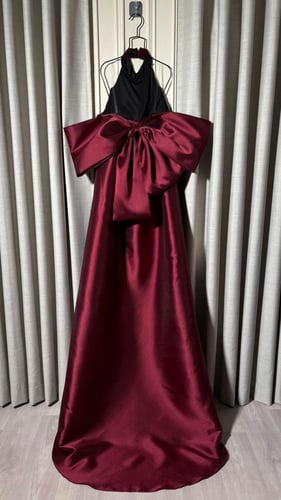 فستان كلفه مخمل وشك مع ميكادو وفيونكا