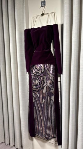 فستان جوخ شتوي مع تطريز انيق