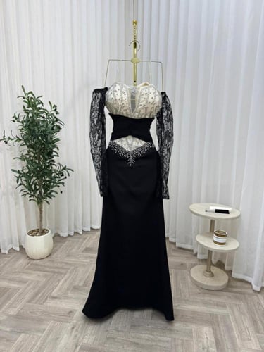 فستان باربي مع دانتيل