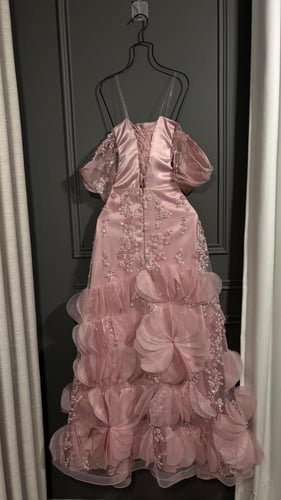 فستان تطريز ورد واوف شولدر ورد