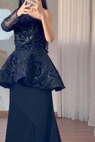 فستان قطيفه مطرزه مع باربي