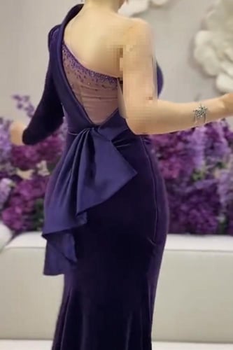 فستان مخمل كوري مع تفته وتطريز يدوي