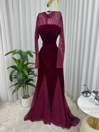 فستان جوخ ودانتيل