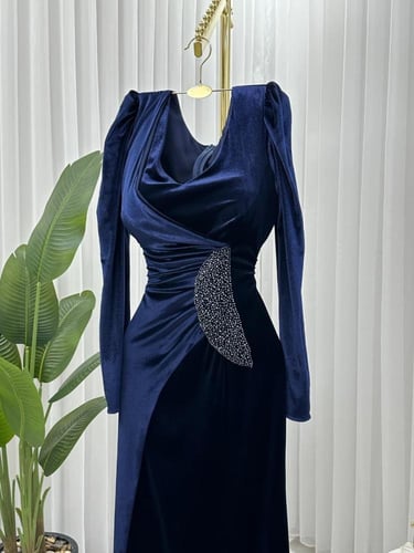 فستان مخمل مع خرز