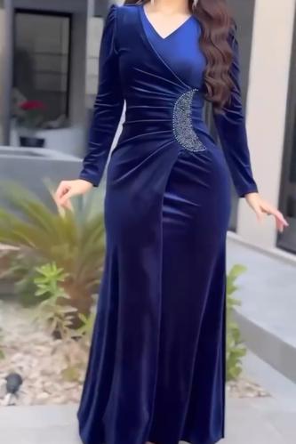 فستان مخمل كوري مع تطريز يدوي