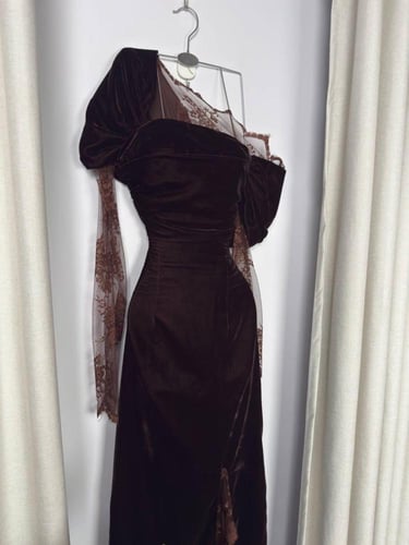 فستان دانتيل ومخمل كوري وبطانه