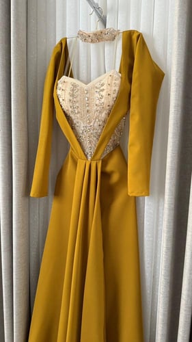 فستان باربي مع تطريز يدوي