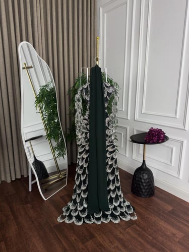 فستان سهره كلفه تطريز خرز وبطانه باربي