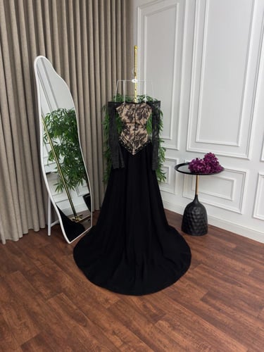 فستان كريب فيراري مع تطريز يدوي