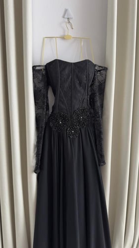 فستان شيفون ودانتيل تطريز يدوي