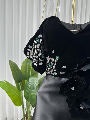 فستان جوخ مع تطريز يدوي