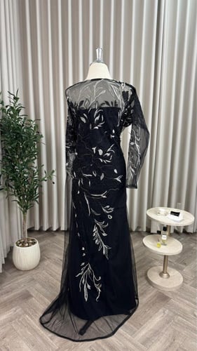 فستان باربي مع كمبيوتر