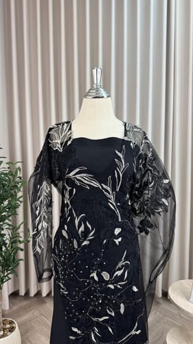 فستان باربي مع كمبيوتر