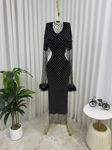 فستان شبك مطرز مع قطعه داخليه لبانه استرتش