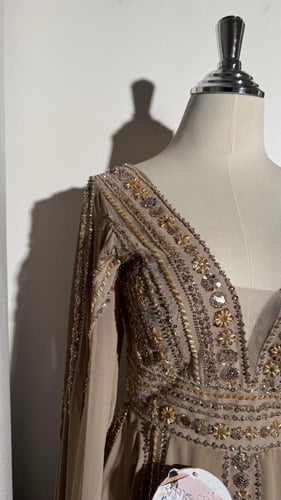 فستان باربي مع تطريز يدوي