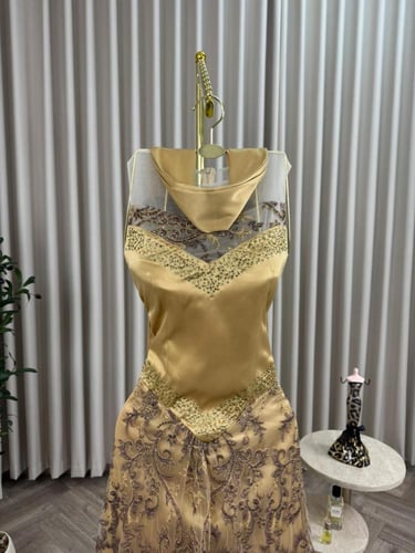 فستان تُل مطرز كمبيوتر مزين بفصوص لمعه مع تفته كري...