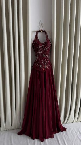 فستان شيفون مع تطريز يدوي