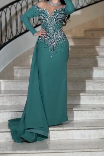 فستان كريب استرتش مع تطريز يدوي