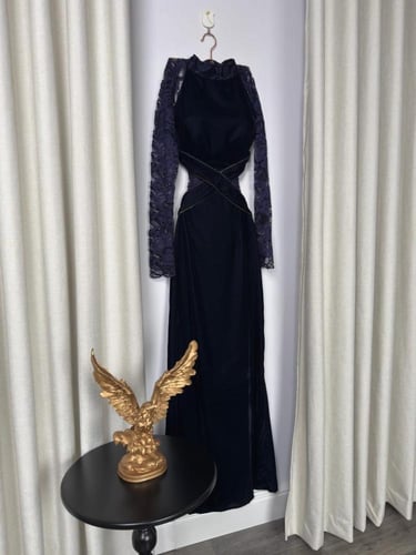 فستان مخمل كوري مع دانتيل وبطانه