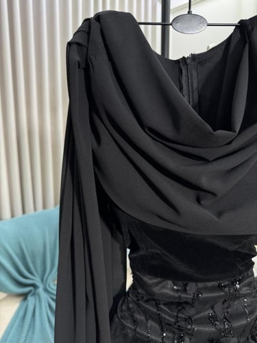 فستان قماش سهره مع شيفون وجوخ