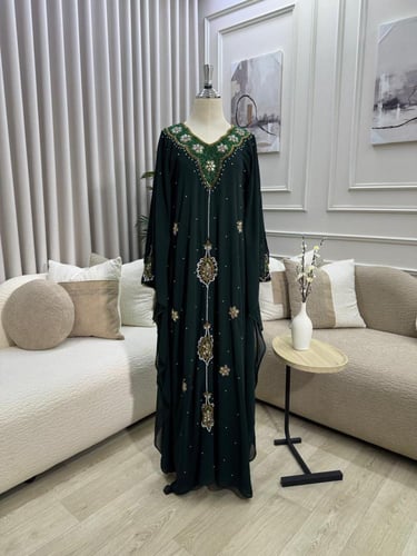 فستان جورجيت مع تطريز يدوي