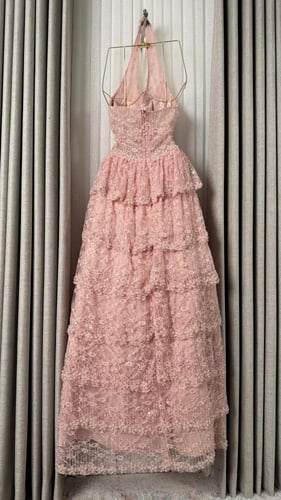 فستان كلفه تطريز مع ورد وخرز دبل كلوش