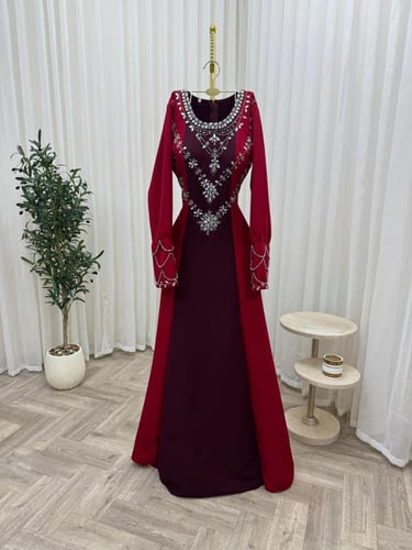 فستان باربي مع تطريز يدوي