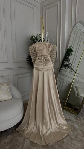 فستان تفته مع تُل وفصوص