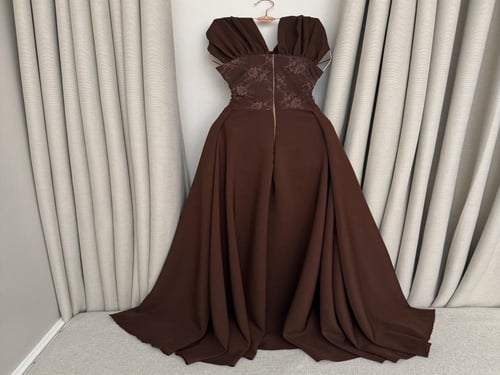 فستان باربي و دانتيل